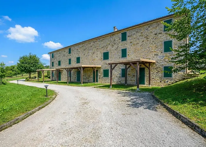2 Bedroom Amazing In Apartmán Loiano